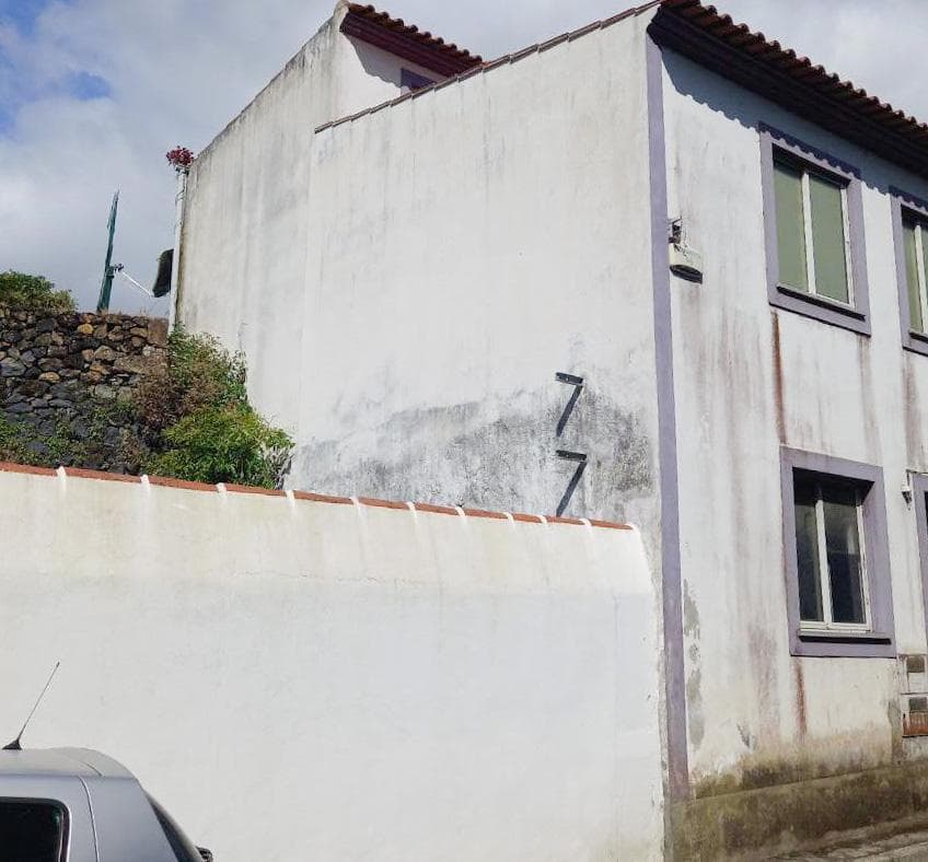 Proporção de 1/2 de Moradia · Angra do Heroísmo, Arquipélago dos Açores — imagem 3