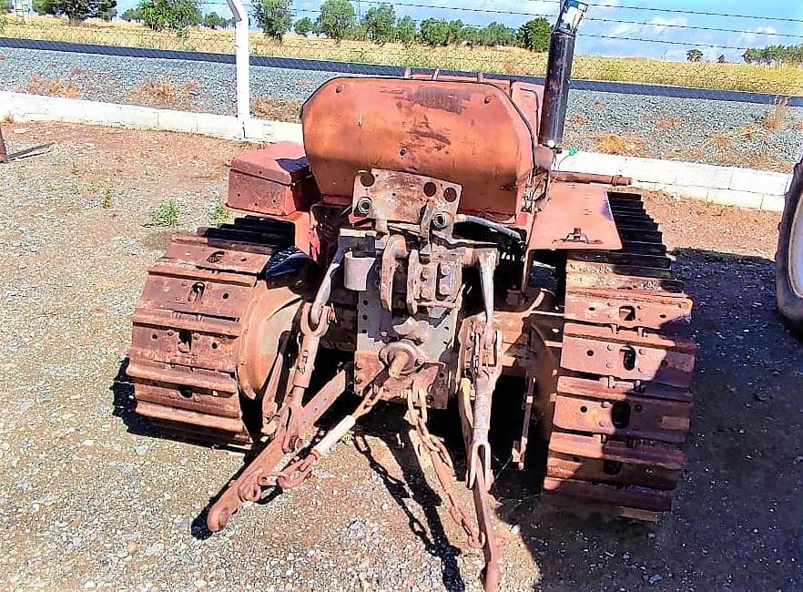 Trator de Rastos Massey Ferguson MF172 — imagem 3