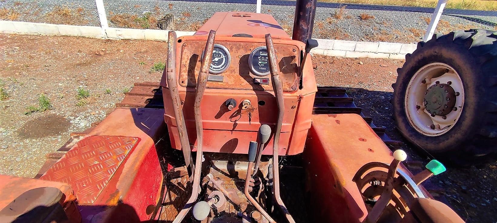 Trator de Rastos Massey Ferguson MF172 — imagem 4