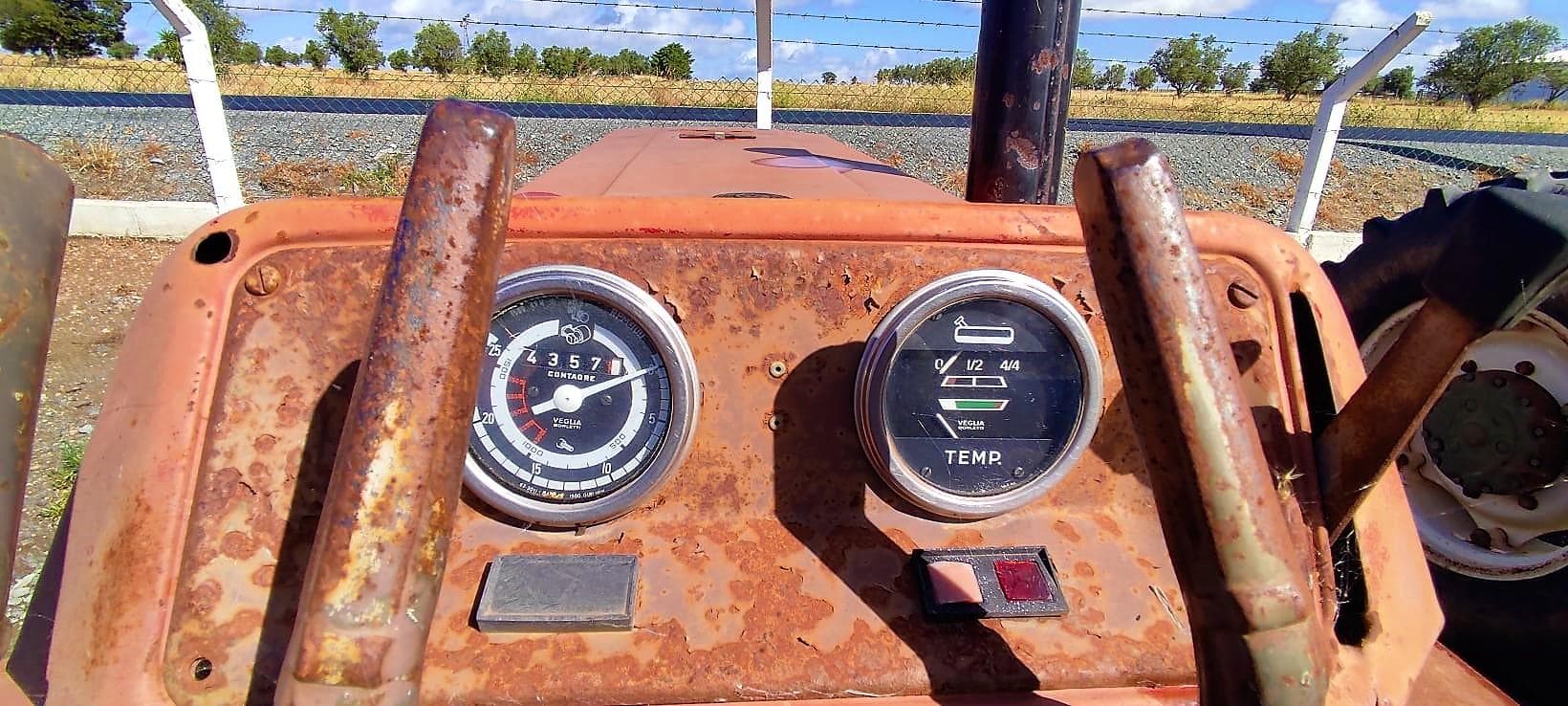 Trator de Rastos Massey Ferguson MF172 — imagem 5