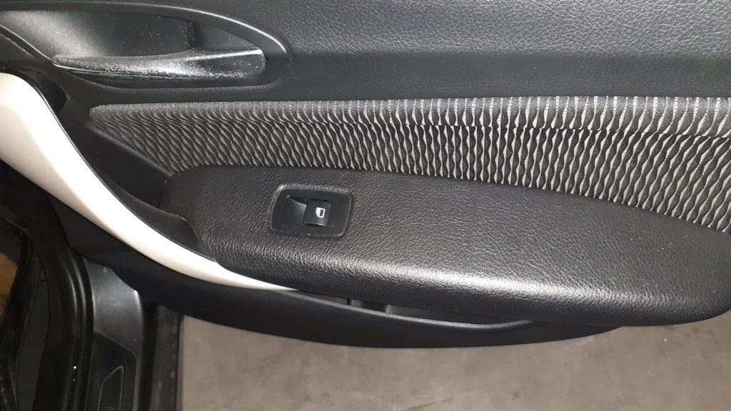 BMW 116D · Ano 2015 — imagen 8