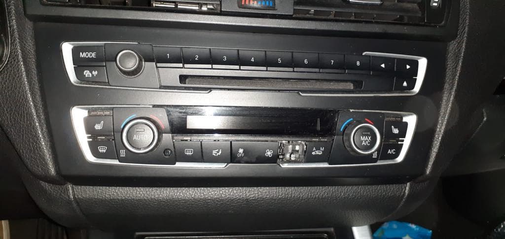 BMW 116D · Ano 2013 — imagem 14