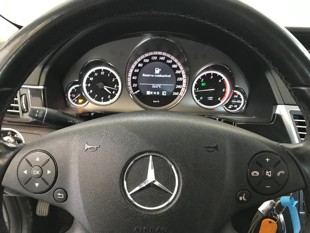 Mercedes-Benz E220 CDI · Ano 2010 — imagen 38