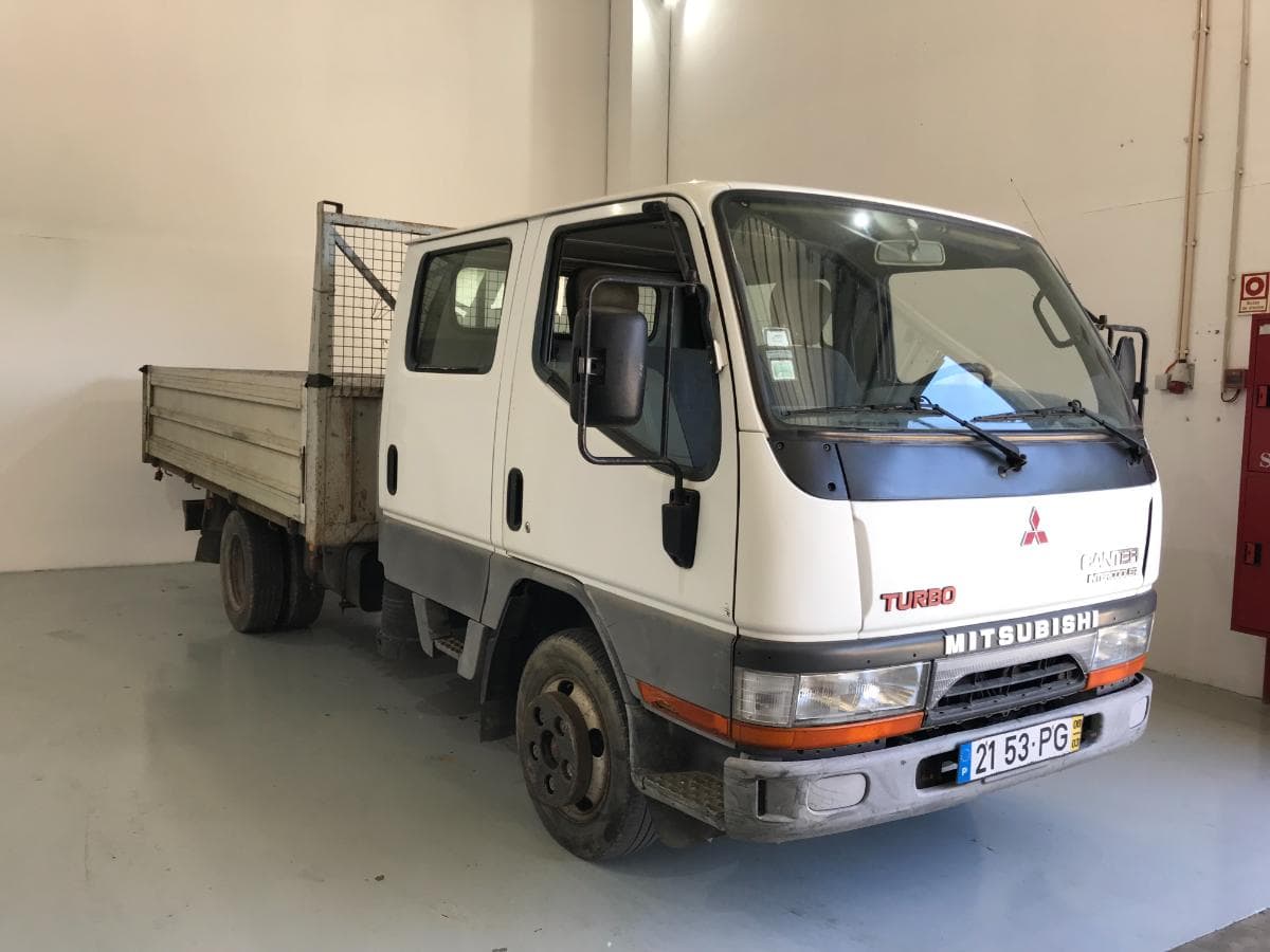 Mitsubishi Canter · Ano 2000 — imagem 2