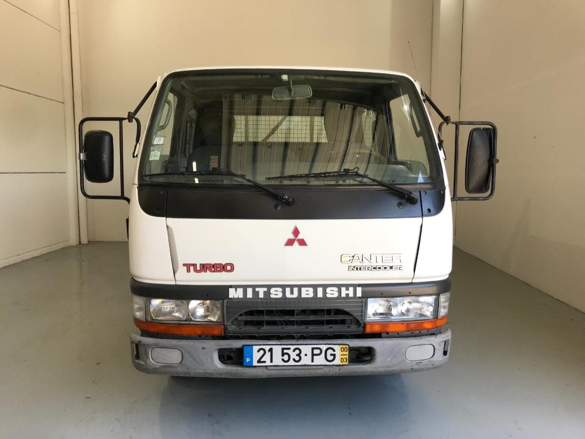 Mitsubishi Canter · Ano 2000 — imagem 3