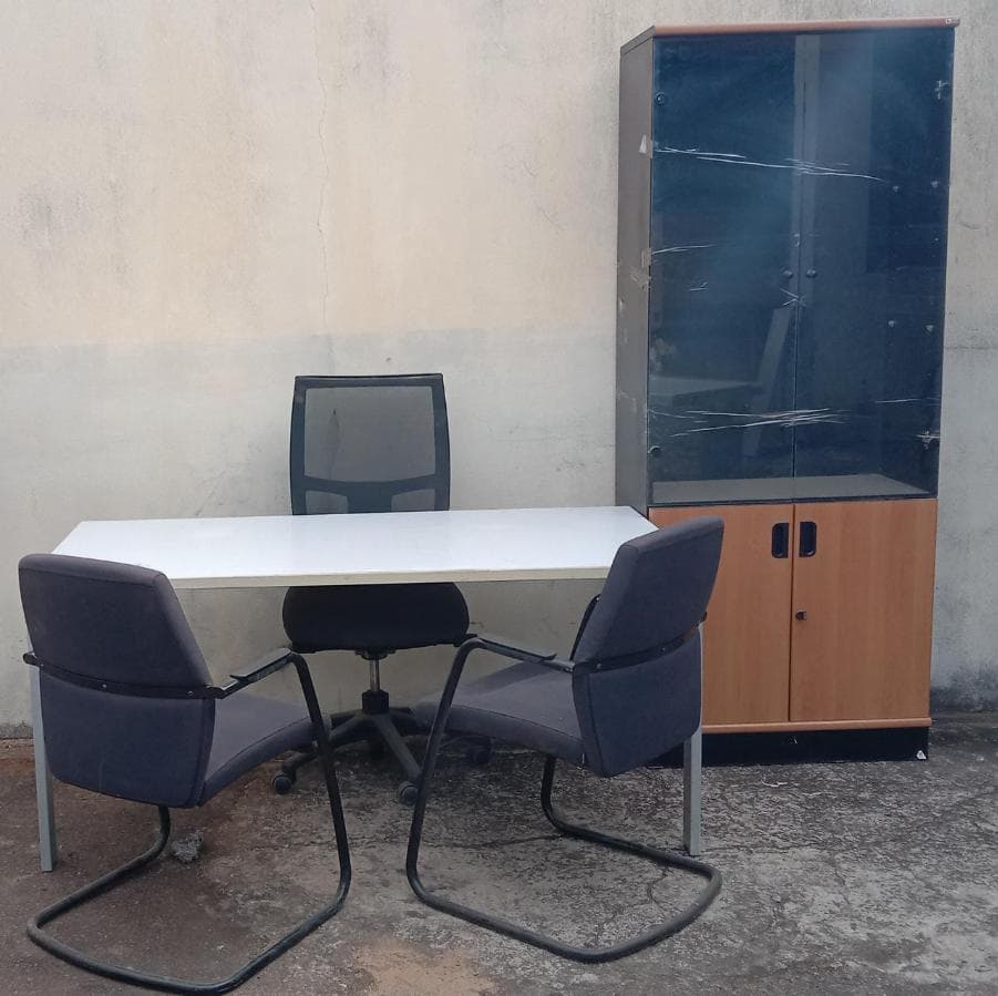 Mobiliario de oficina ·