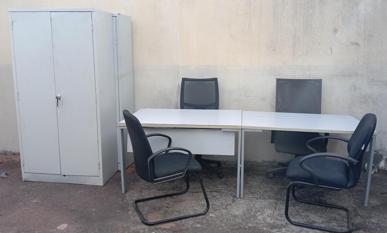 Mobiliario de oficina ·