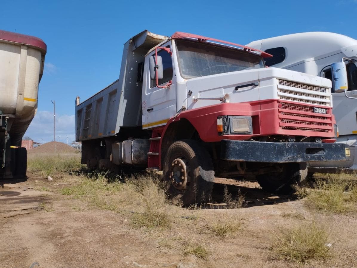 Camião basculante Scania 360 · — imagem 4
