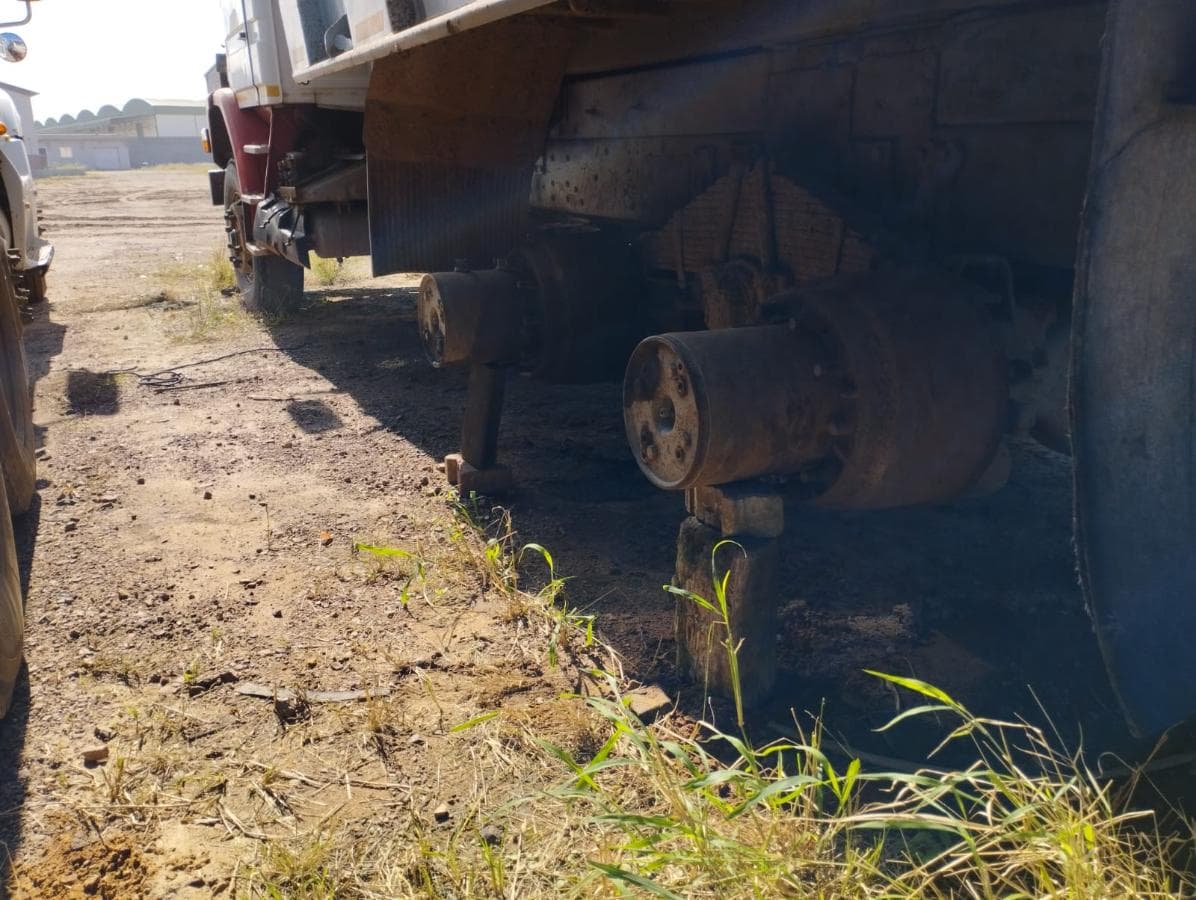 Camião basculante Scania 360 · — imagem 10