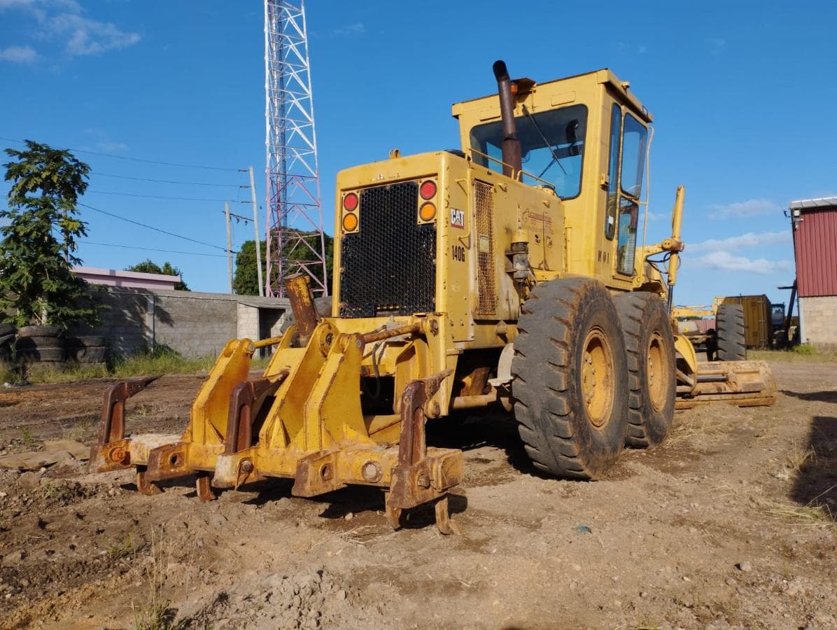 Niveladora Caterpillar · — image 3