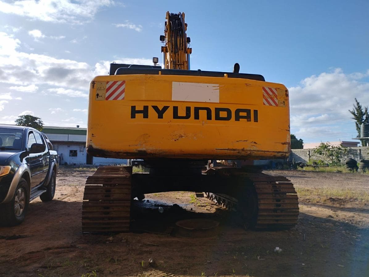 Escavadeira Hyundai Robex 210LC-7 · — imagem 2