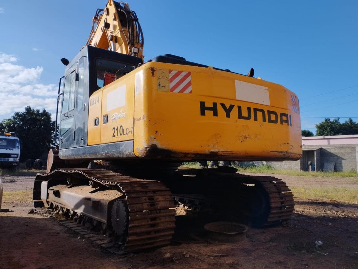 Escavadeira Hyundai Robex 210LC-7 · — imagem 3