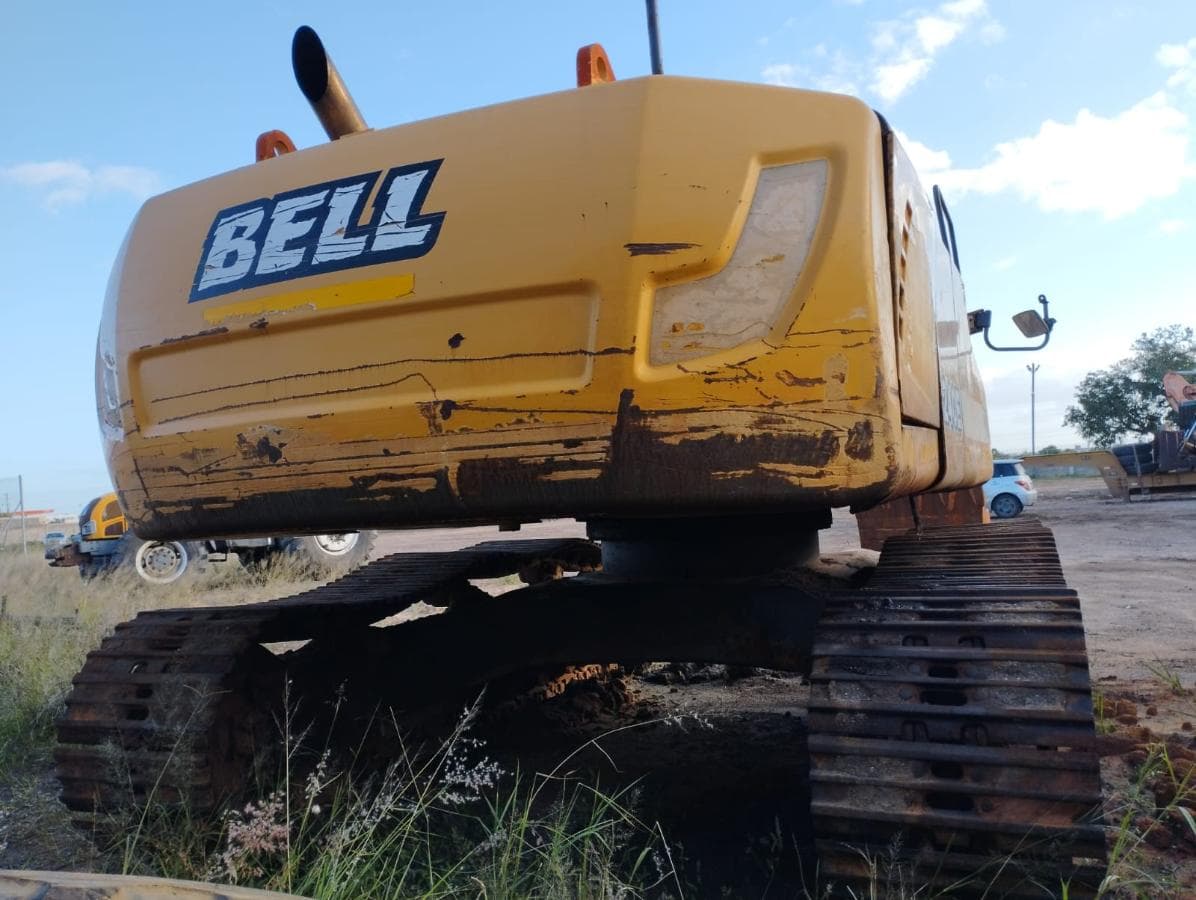 Escavadeira Bell · — image 2