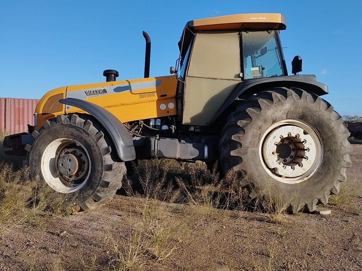 Tractor Valtra BH180 · — imagen 1