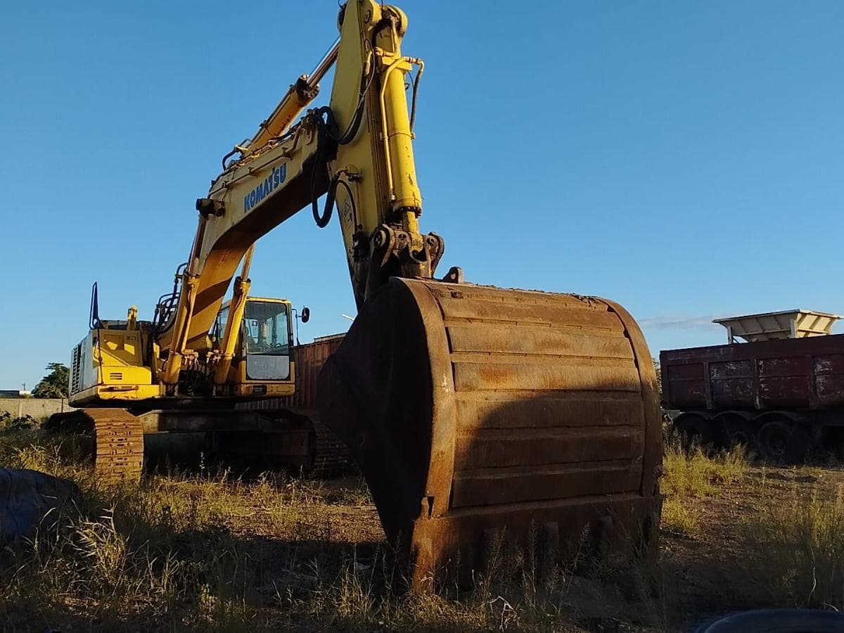 Escavadeira Komatsu PC600LC-7K · — imagem 9