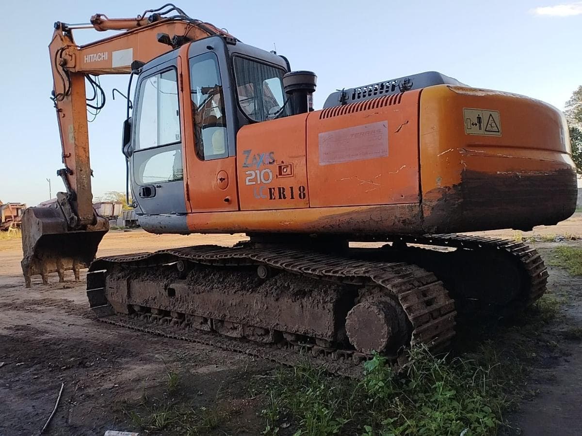 Escavadeira Hitachi ZX210LC · — imagem 4
