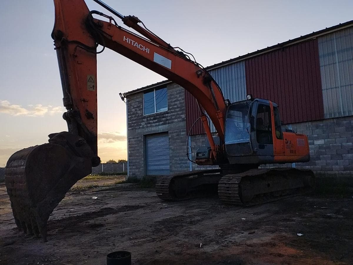 Escavadeira Hitachi ZX210LC · — imagem 5