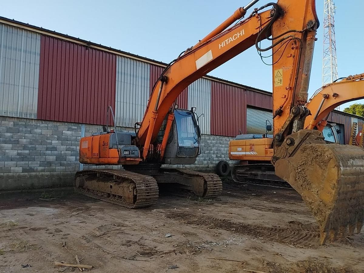 Escavadeira Hitachi ZX210LC · — imagem 6