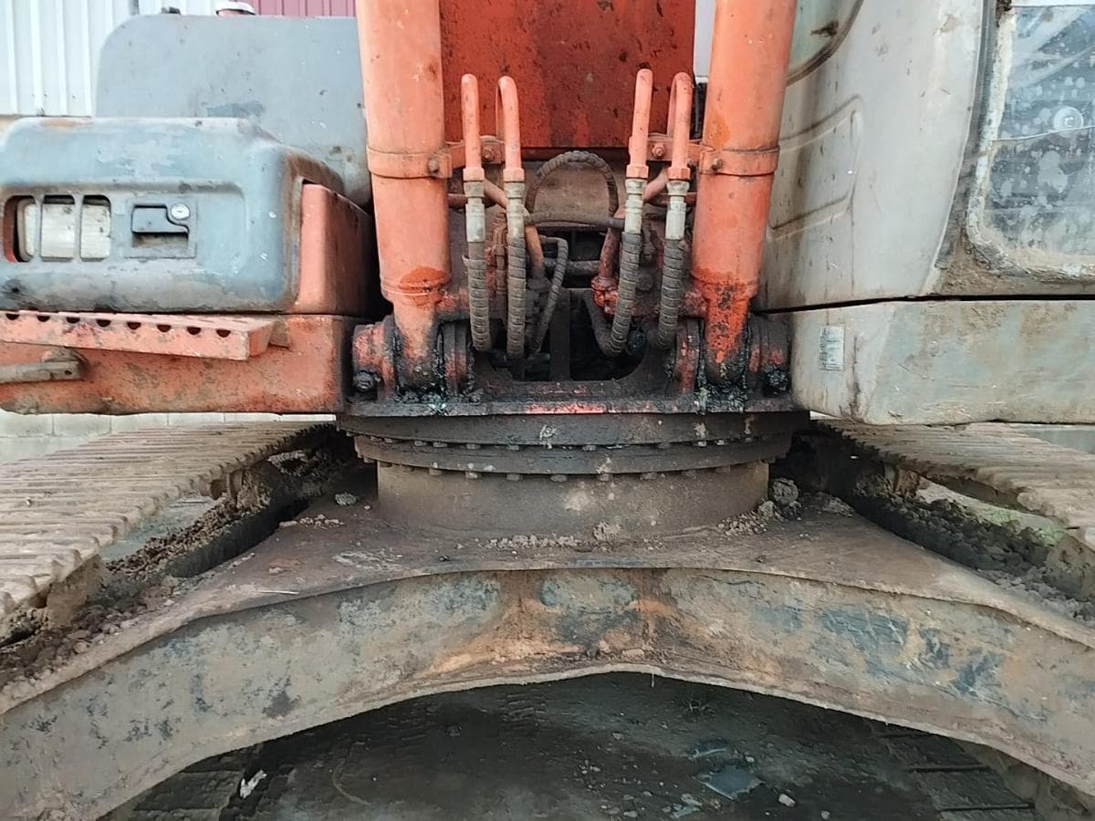 Escavadeira Hitachi ZX210LC · — imagem 8