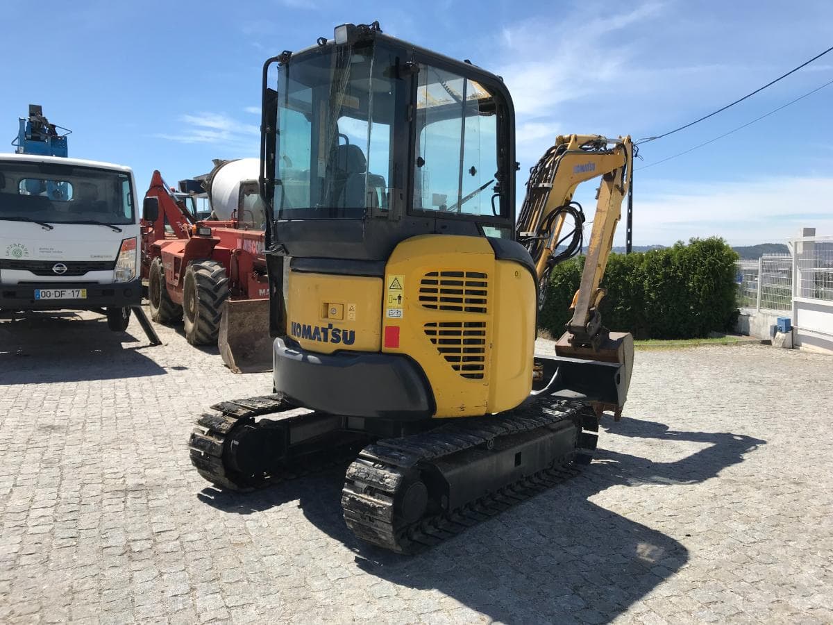 Mini Giratória Komatsu PC30MR-3 — image 3