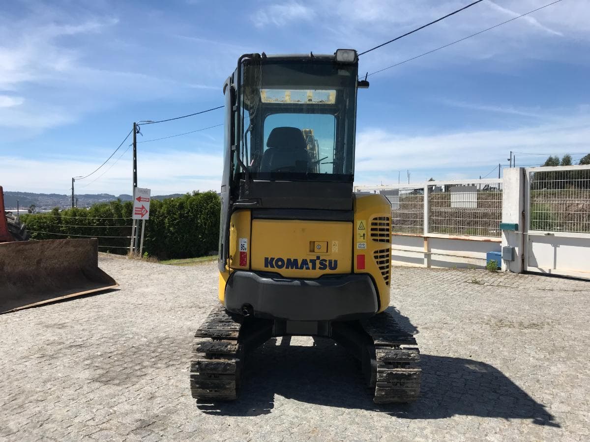 Mini Giratória Komatsu PC30MR-3 — image 5