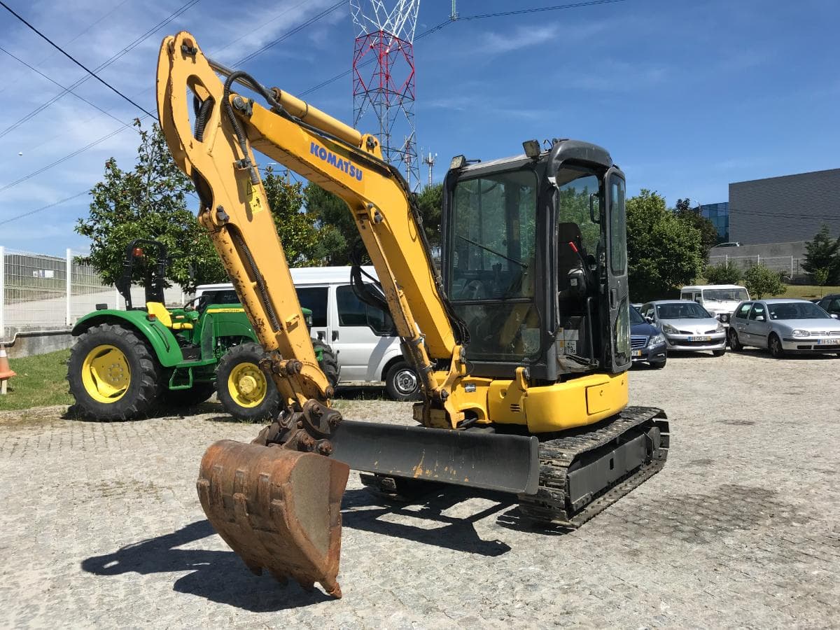 Mini Giratória Komatsu PC30MR-3 — image 2