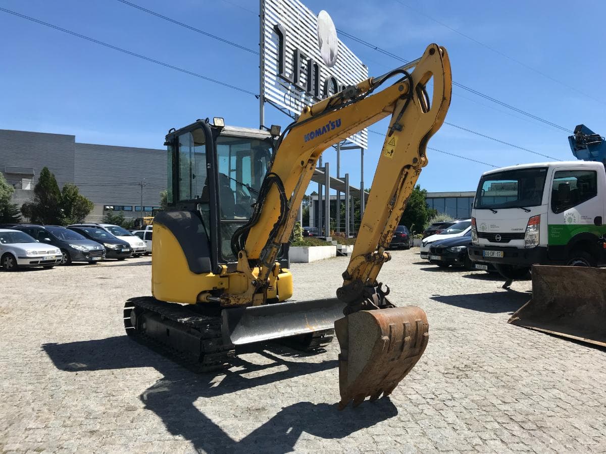 Mini Giratória Komatsu PC30MR-3 — image 1