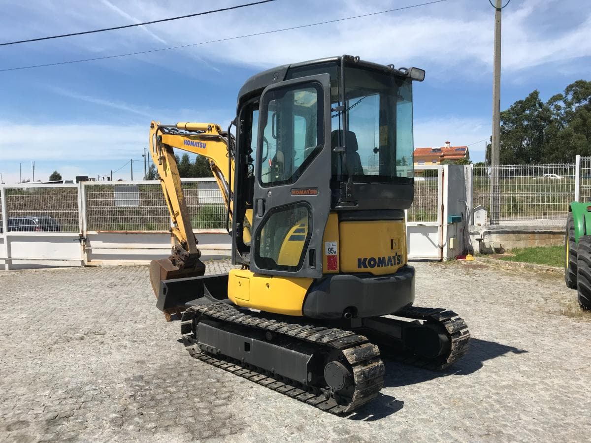 Mini Giratória Komatsu PC30MR-3 — image 4