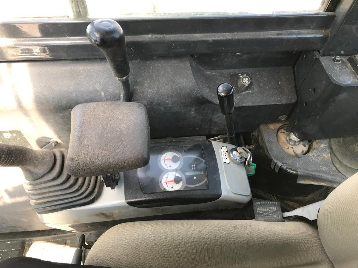 Mini Giratória Komatsu PC30MR-3 — image 13