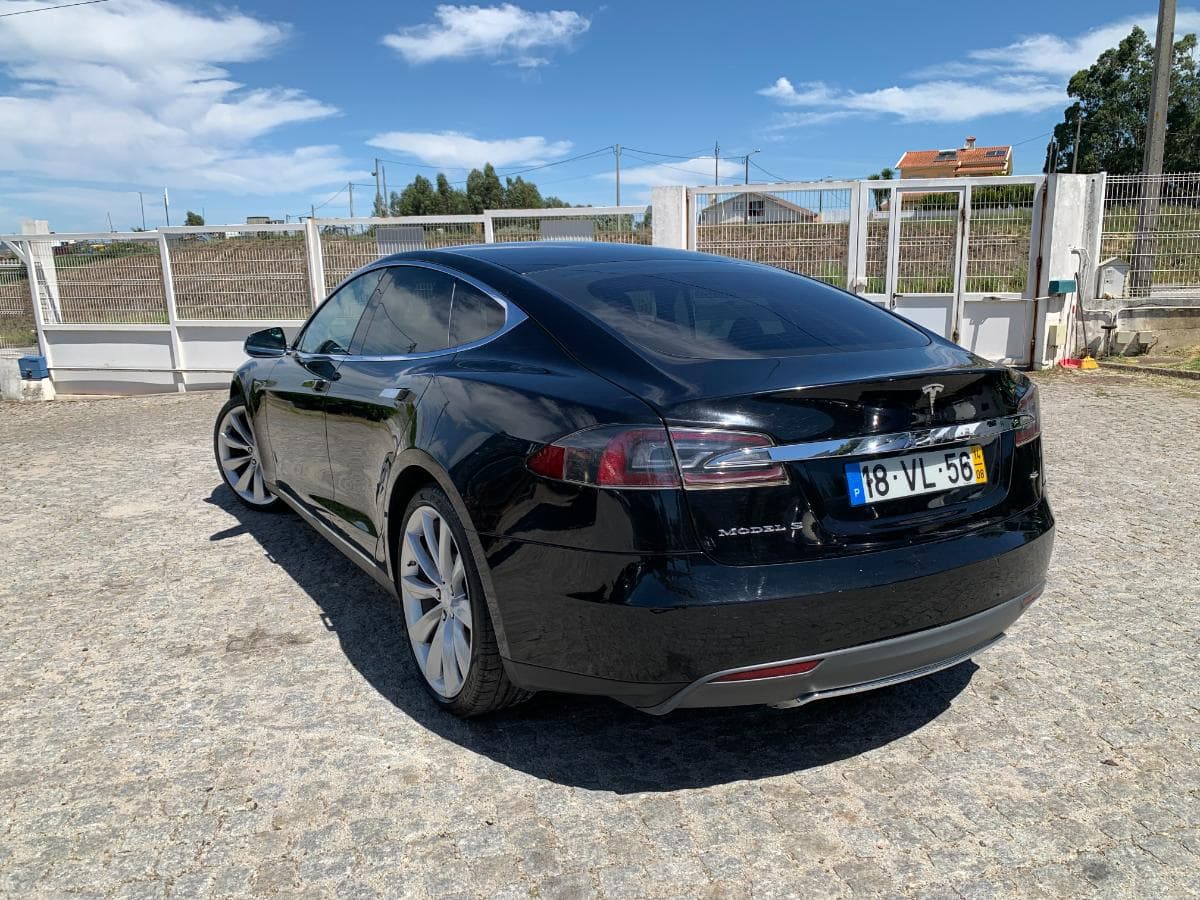 Tesla Model S 85 · Ano 2014 — imagen 8