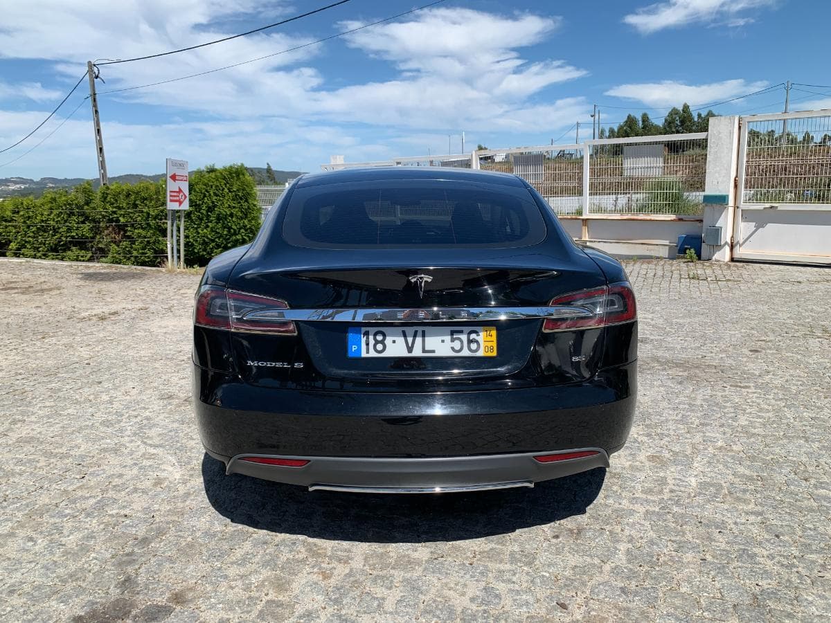 Tesla Model S 85 · Ano 2014 — imagen 9
