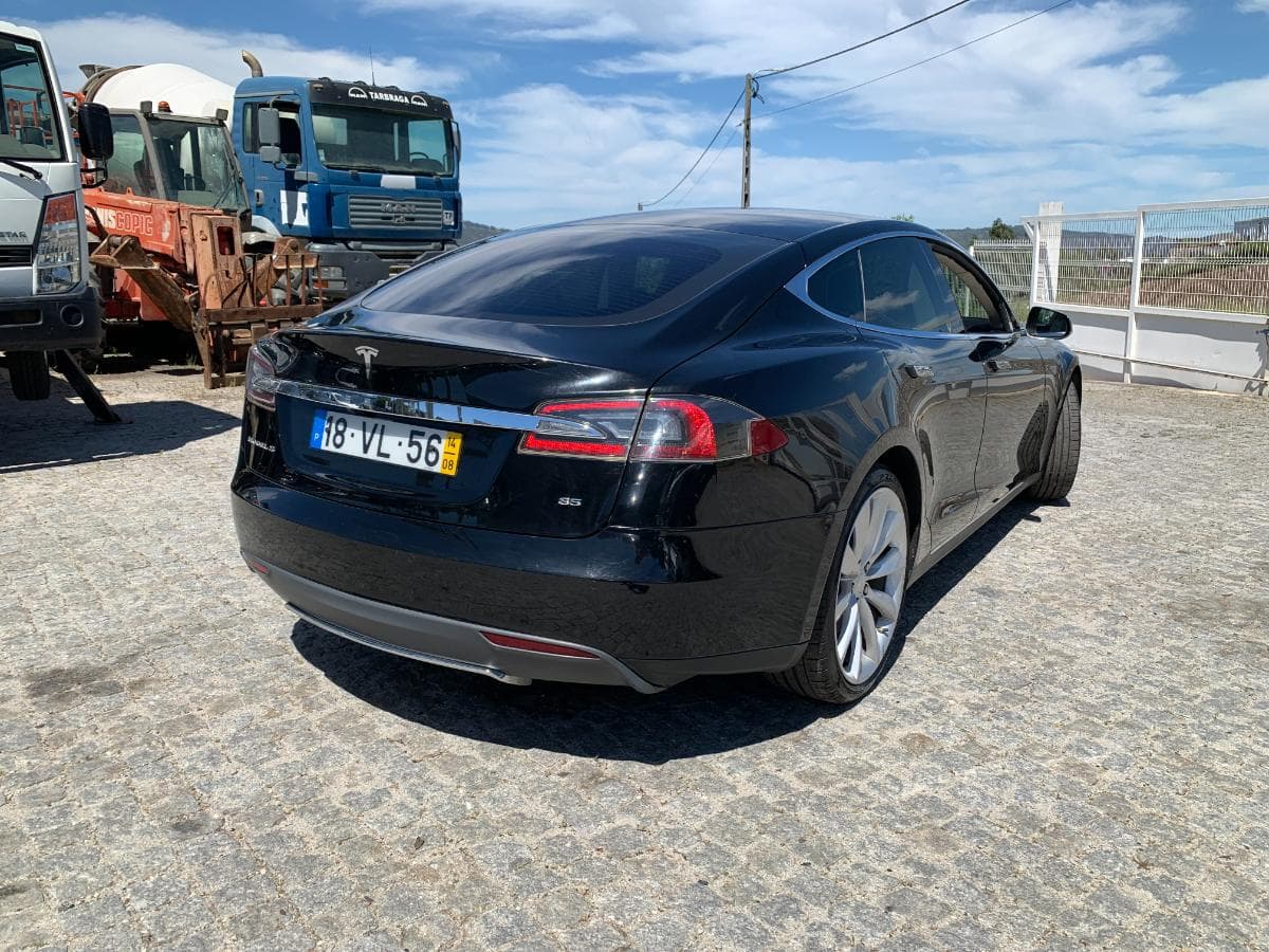 Tesla Model S 85 · Ano 2014 — imagen 13