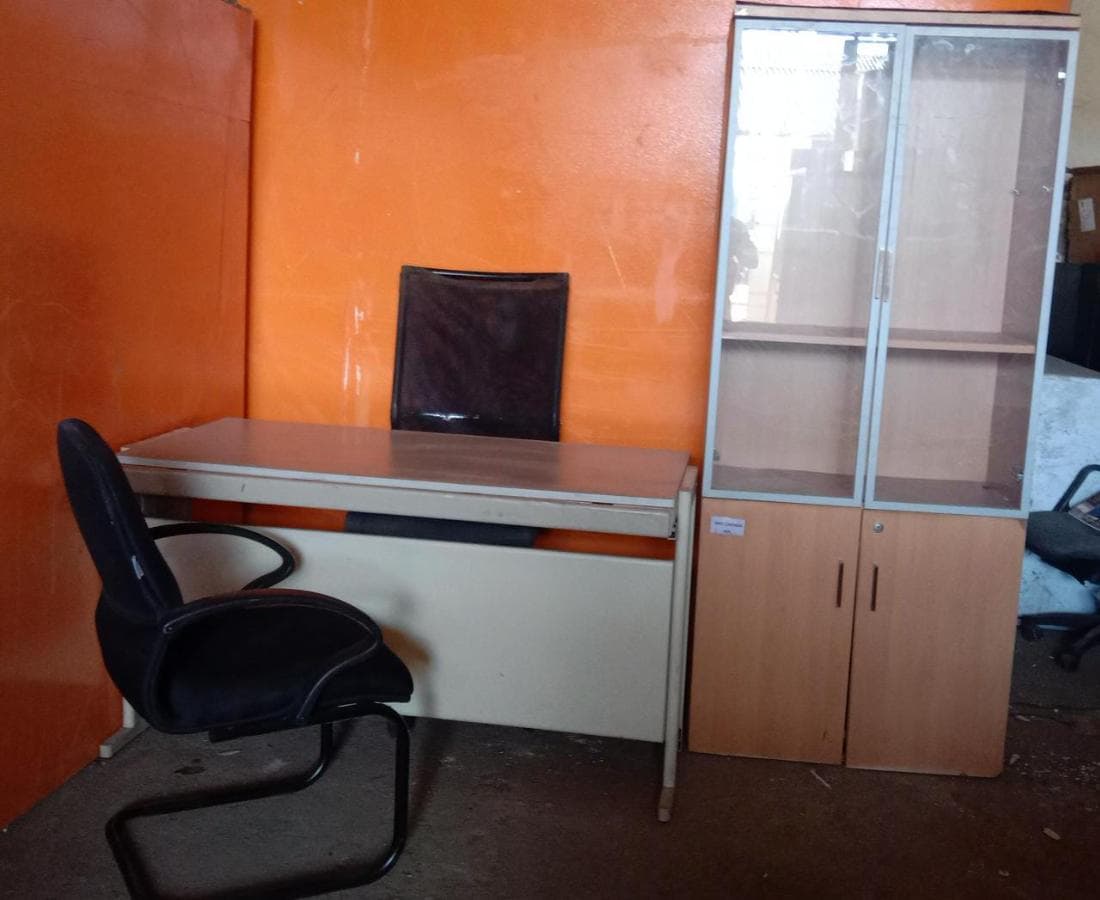 Mobiliario de oficina ·
