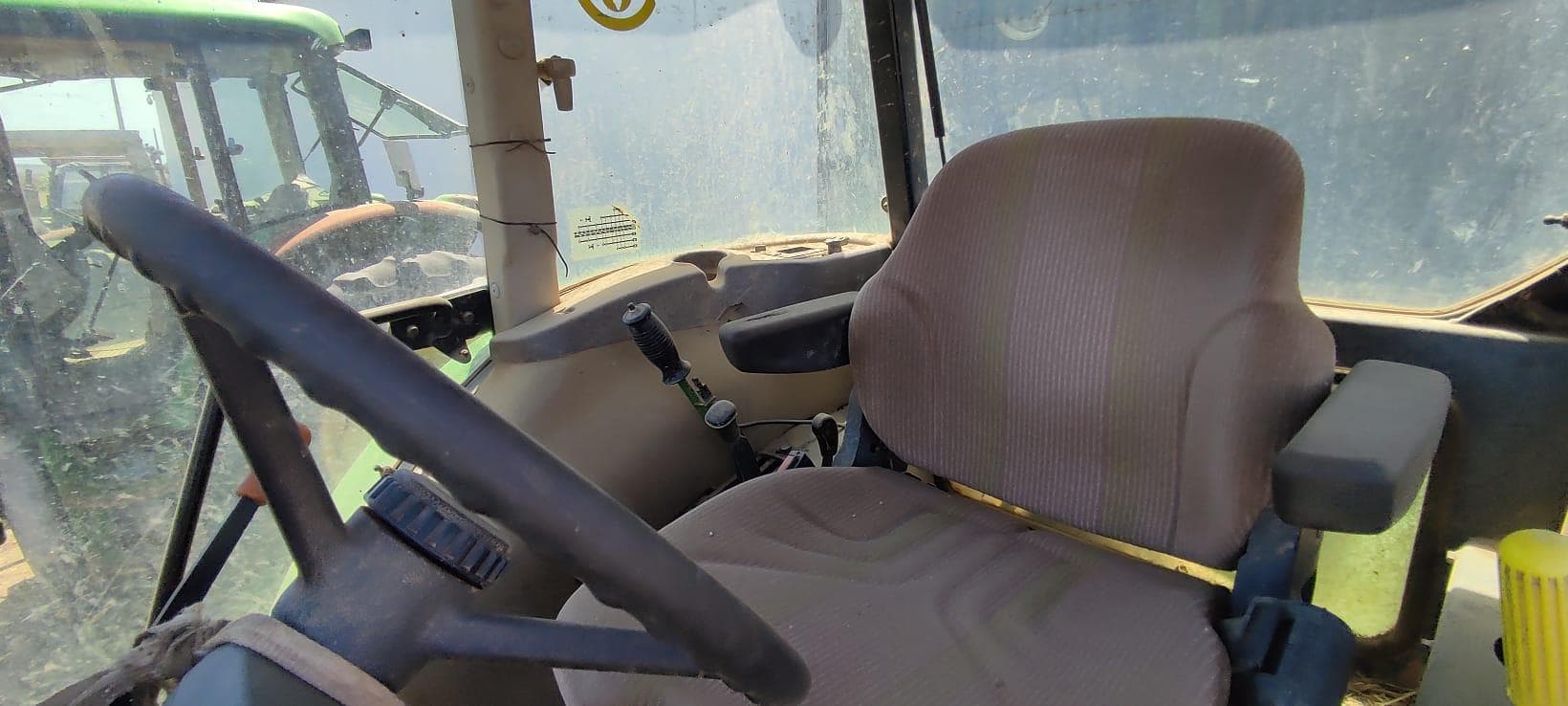 Trator John Deere 6320 — imagem 4