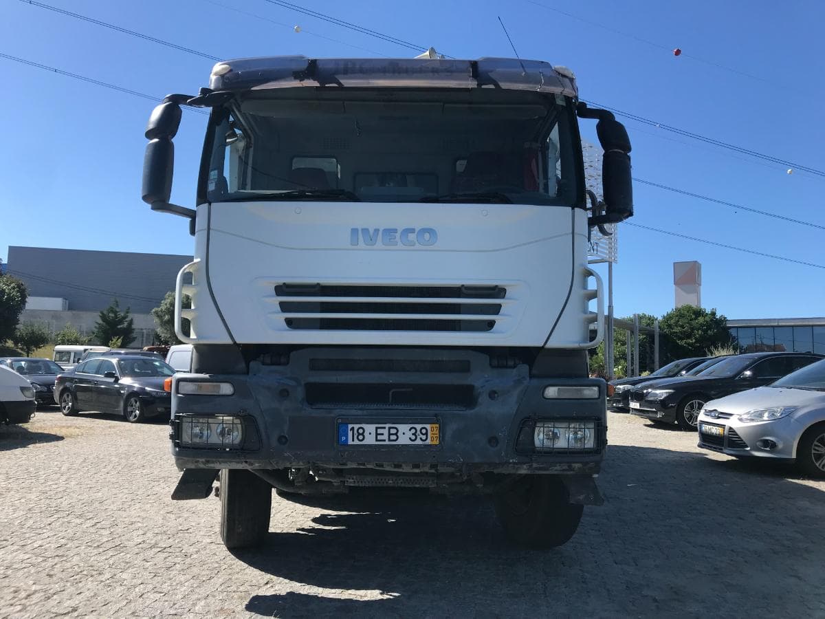 Iveco Trakker 410 8x4 · Ano 2007 — imagen 2