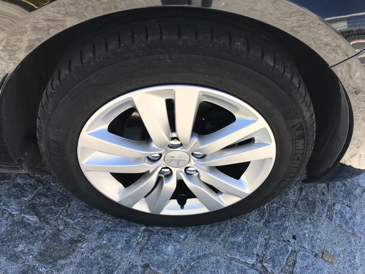 Peugeot 308 1.6HDI · Ano 2015 — imagem 12
