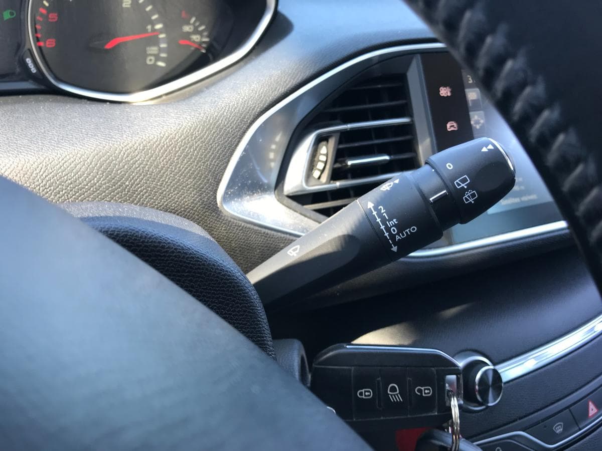 Peugeot 308 1.6HDI · Ano 2015 — imagem 25