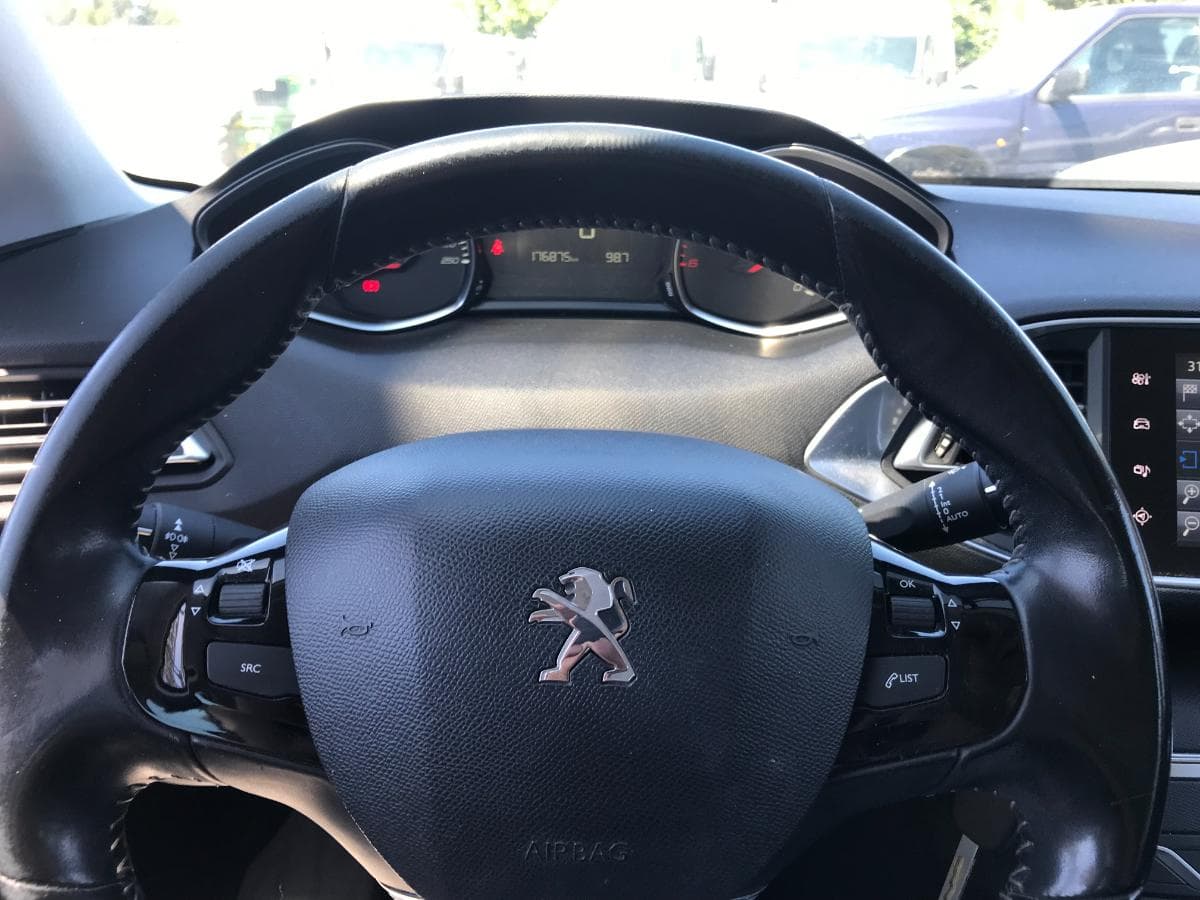 Peugeot 308 1.6HDI · Ano 2015 — imagem 27