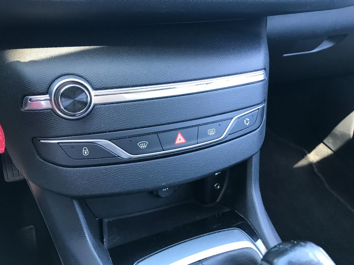 Peugeot 308 1.6HDI · Ano 2015 — imagem 32