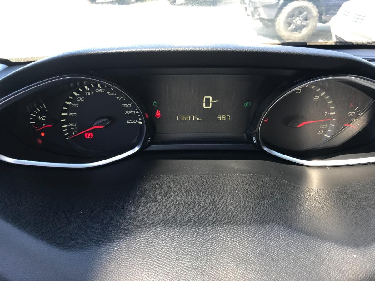Peugeot 308 1.6HDI · Ano 2015 — imagem 34