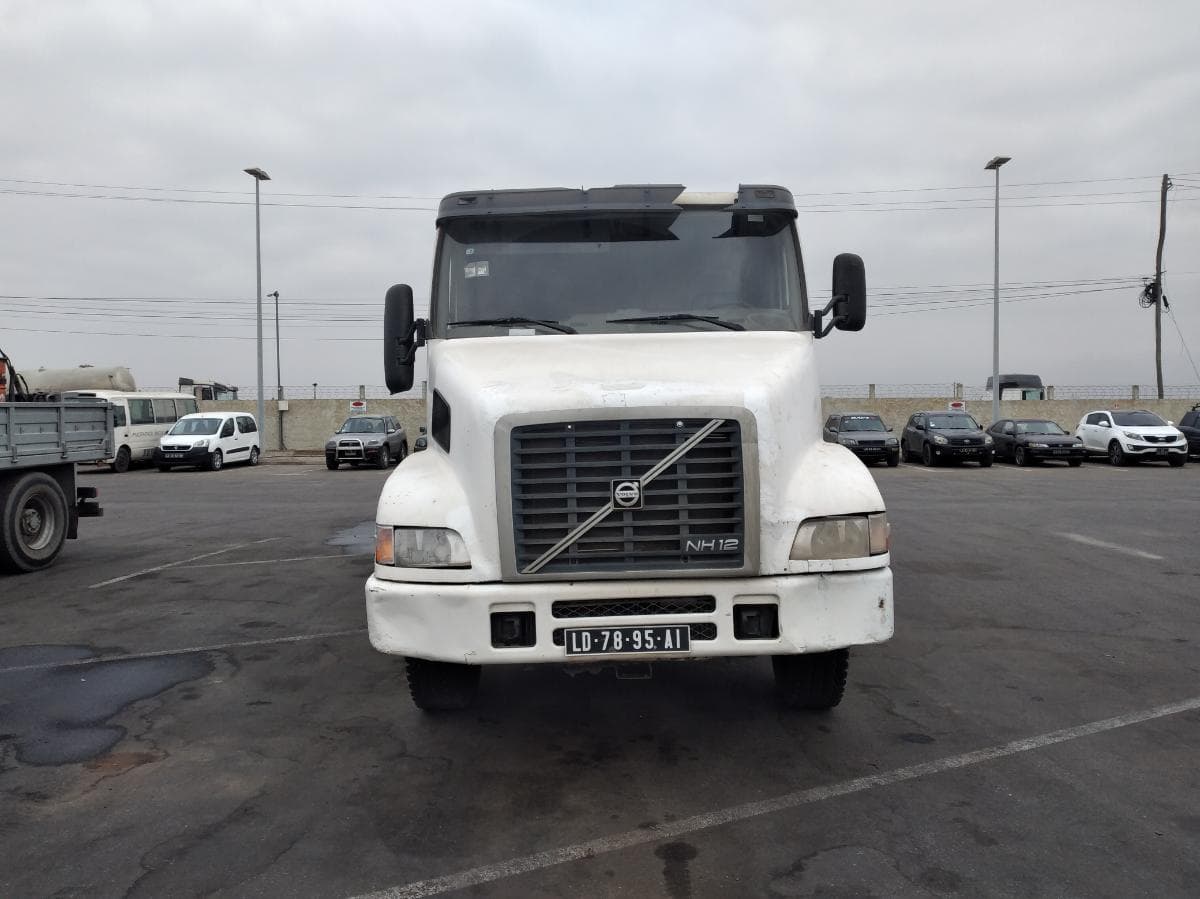 Autotanque de água (15M3) VOLVO · Viana — imagen 4