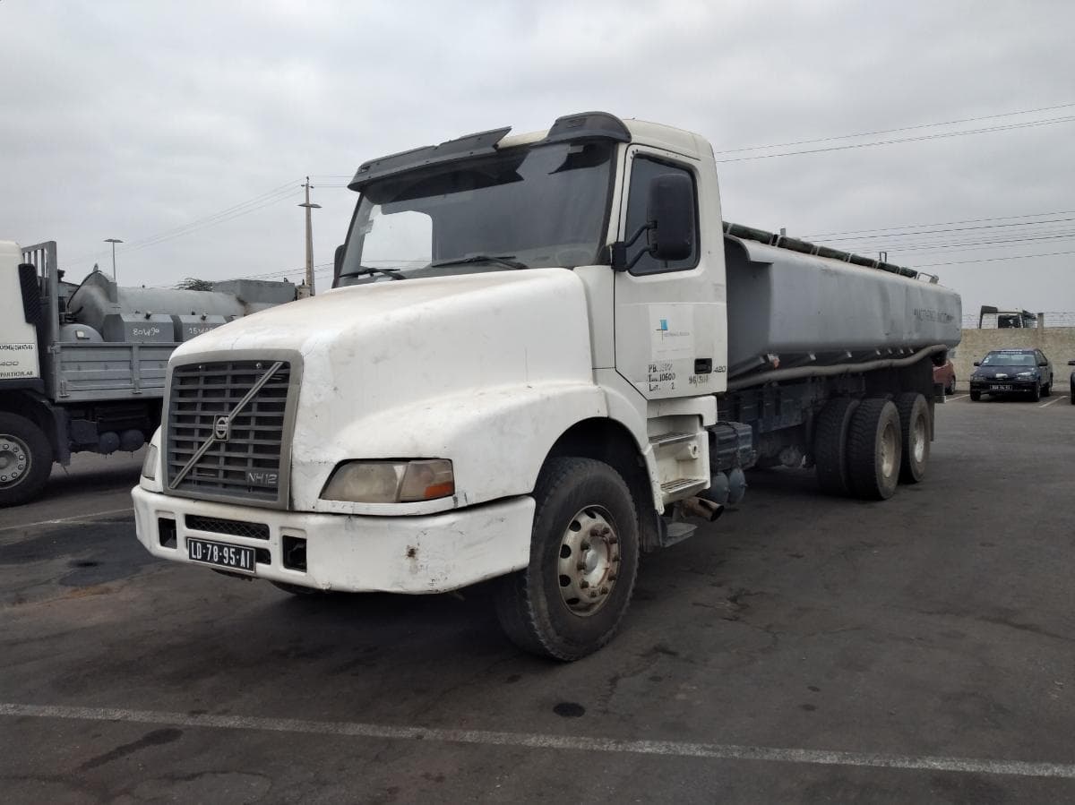 Autotanque de água (15M3) VOLVO · Viana