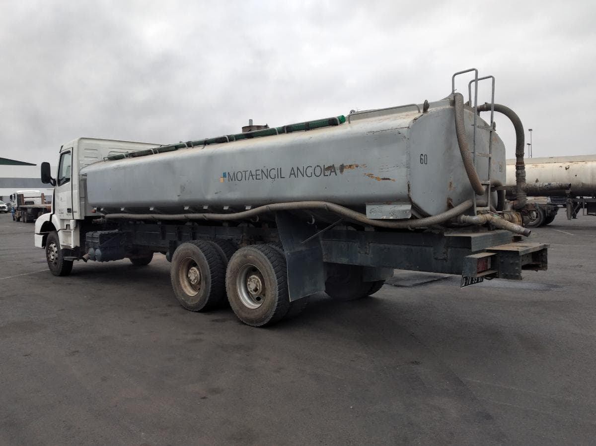 Autotanque de água (15M3) VOLVO · Viana — imagen 5