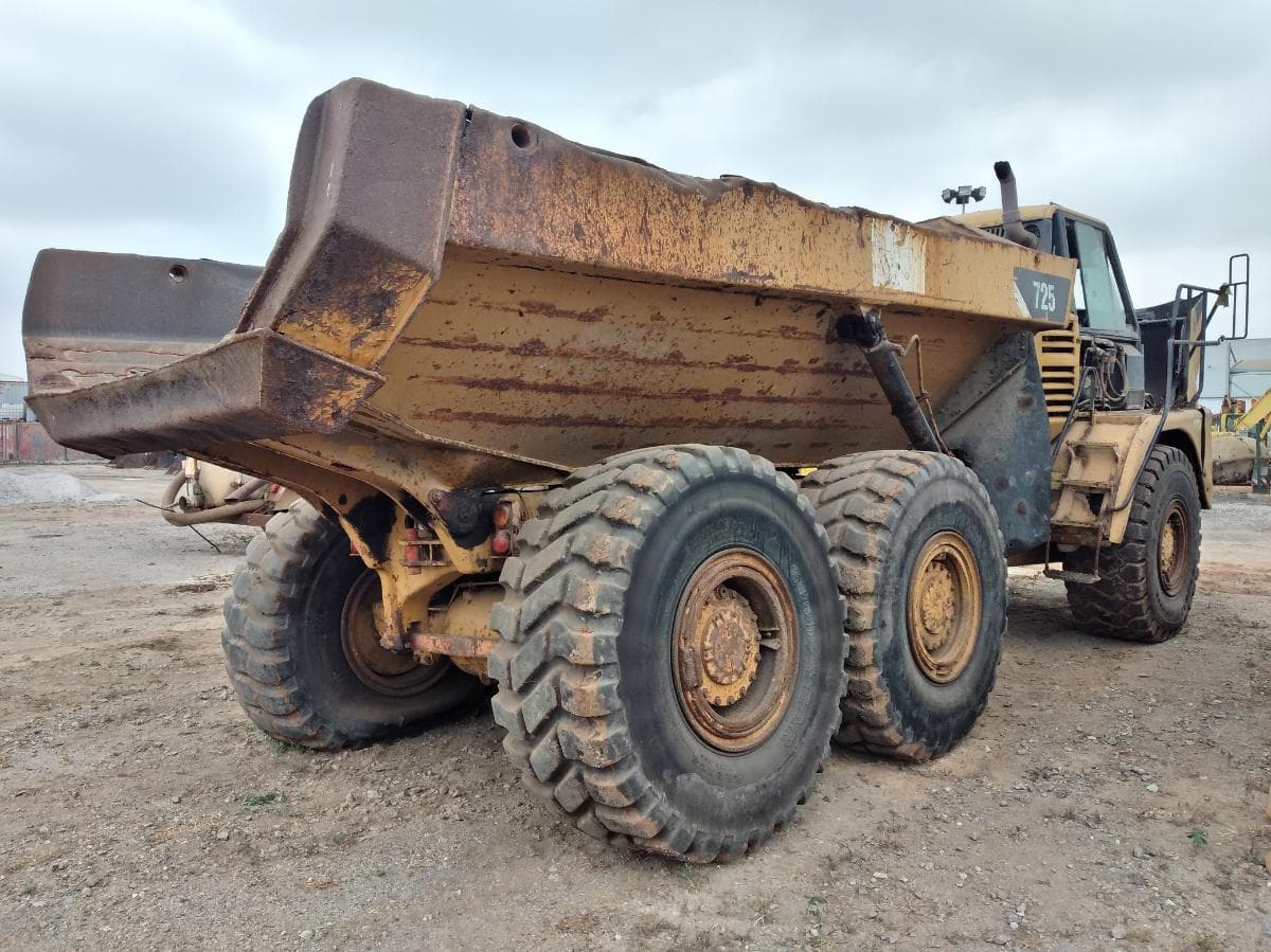 Dumper (30T) CATERPILLAR 725 · Viana — imagen 3