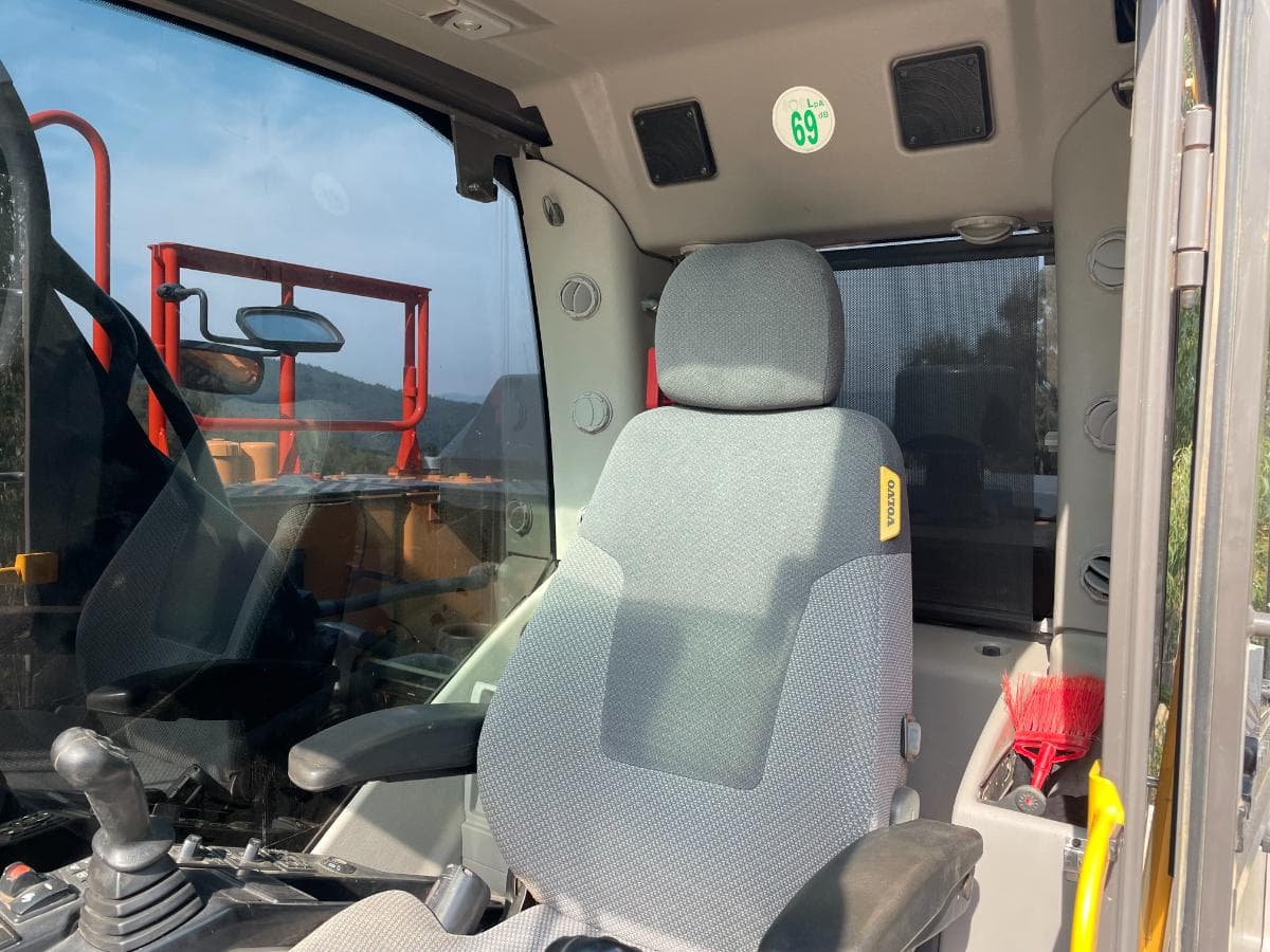 Escavadora Rastos Volvo EC220 EL — imagem 7