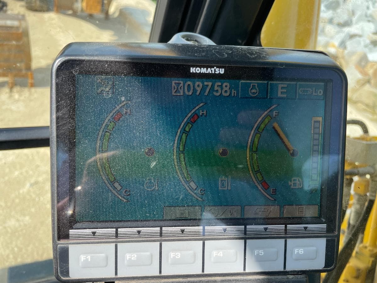 Giratória Komatsu PC138 US-8 — imagem 11