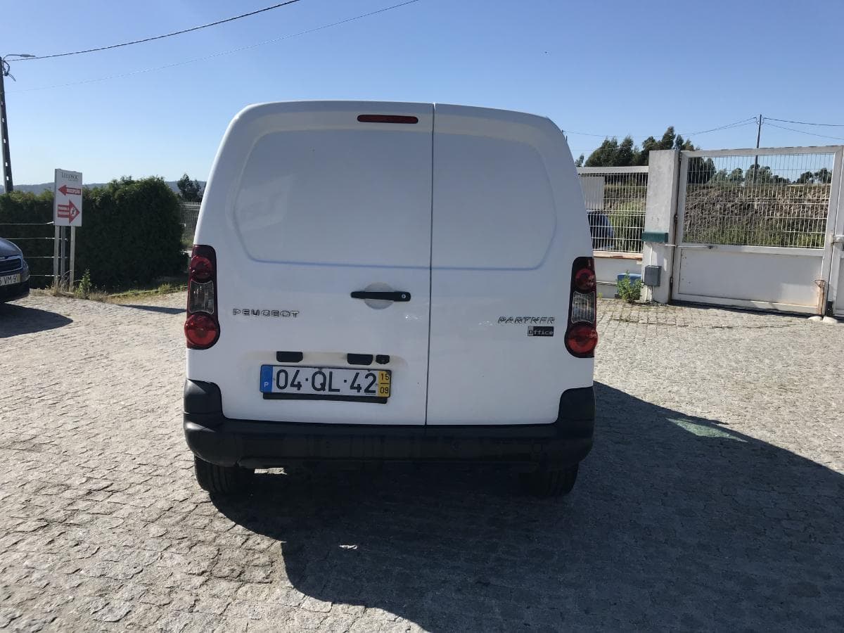 Peugeot Partner 1.6HDI · Ano 2015 — imagem 5