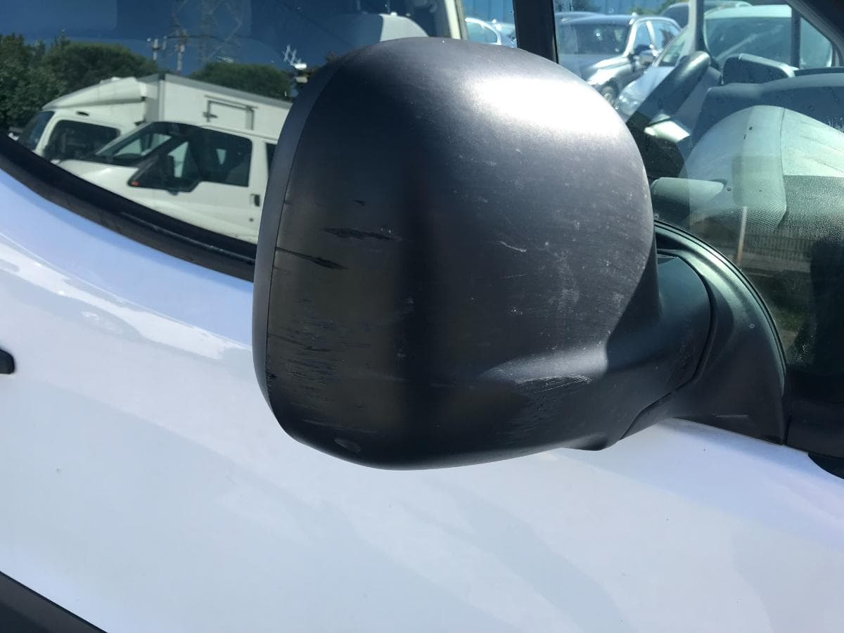 Peugeot Partner 1.6HDI · Ano 2015 — imagem 12