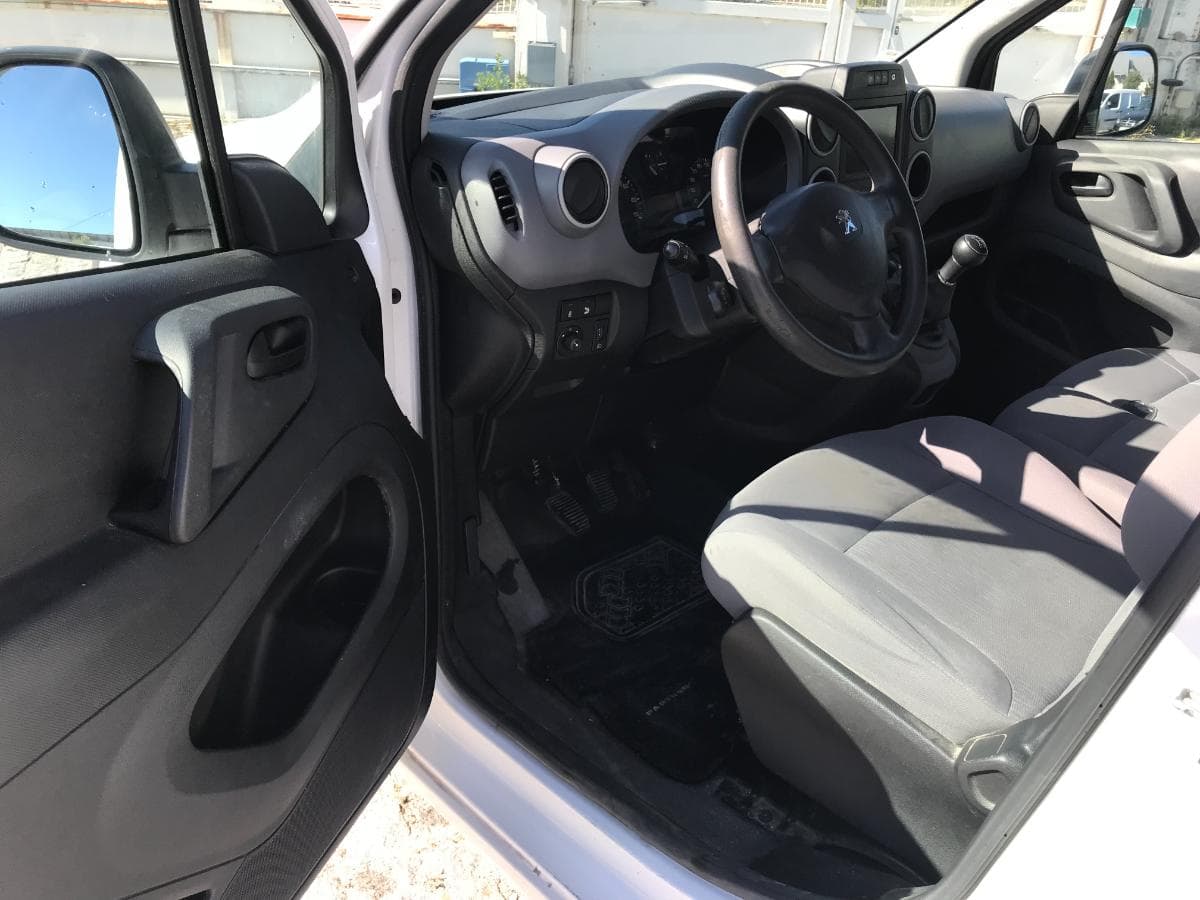 Peugeot Partner 1.6HDI · Ano 2015 — imagem 21