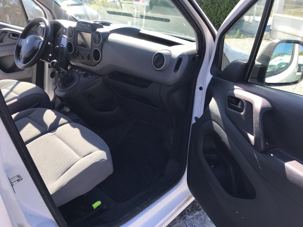 Peugeot Partner 1.6HDI · Ano 2015 — imagem 22